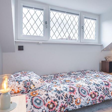 Nature Inspired Bungalow With 3 Rooms - 10 Mins From Manchester Airport Timperley Экстерьер фото