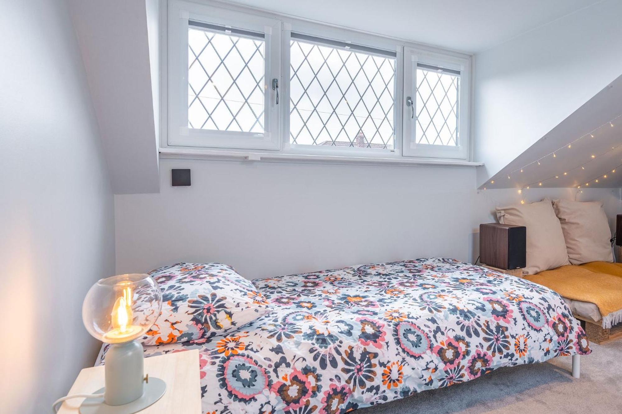 Nature Inspired Bungalow With 3 Rooms - 10 Mins From Manchester Airport Timperley Экстерьер фото