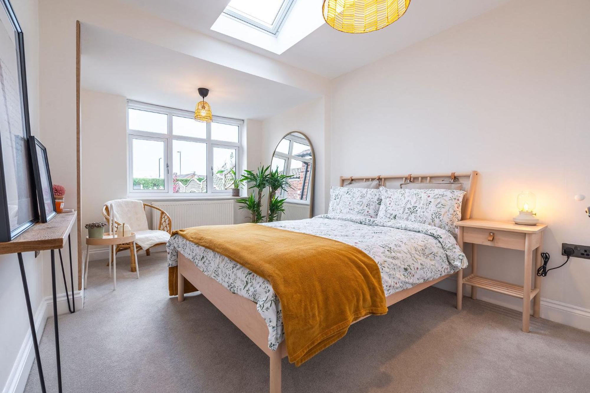 Nature Inspired Bungalow With 3 Rooms - 10 Mins From Manchester Airport Timperley Экстерьер фото