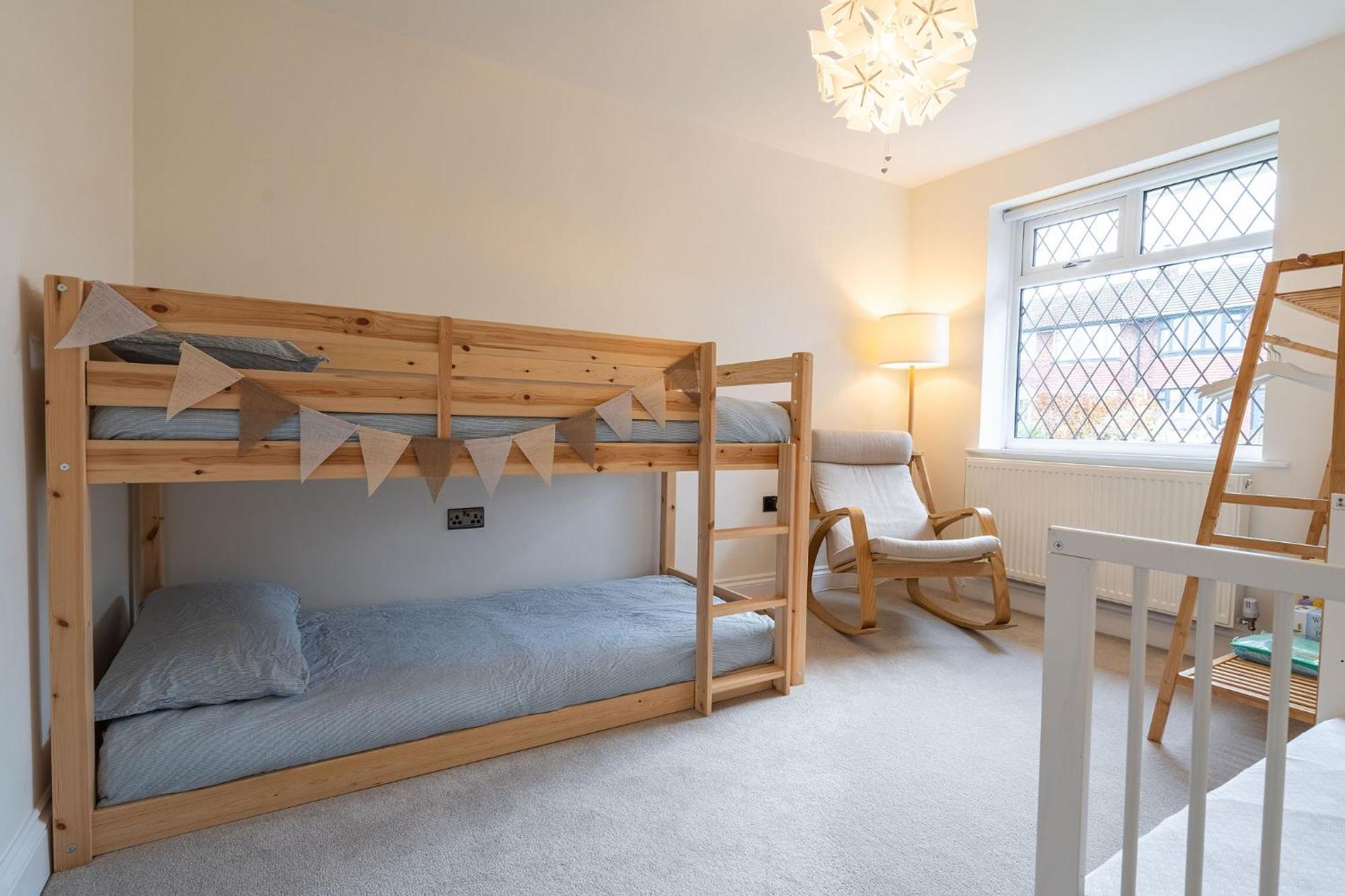 Nature Inspired Bungalow With 3 Rooms - 10 Mins From Manchester Airport Timperley Экстерьер фото