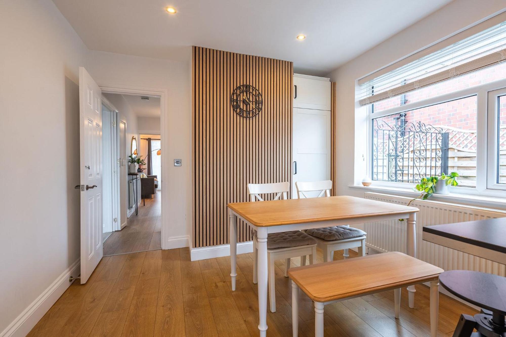 Nature Inspired Bungalow With 3 Rooms - 10 Mins From Manchester Airport Timperley Экстерьер фото